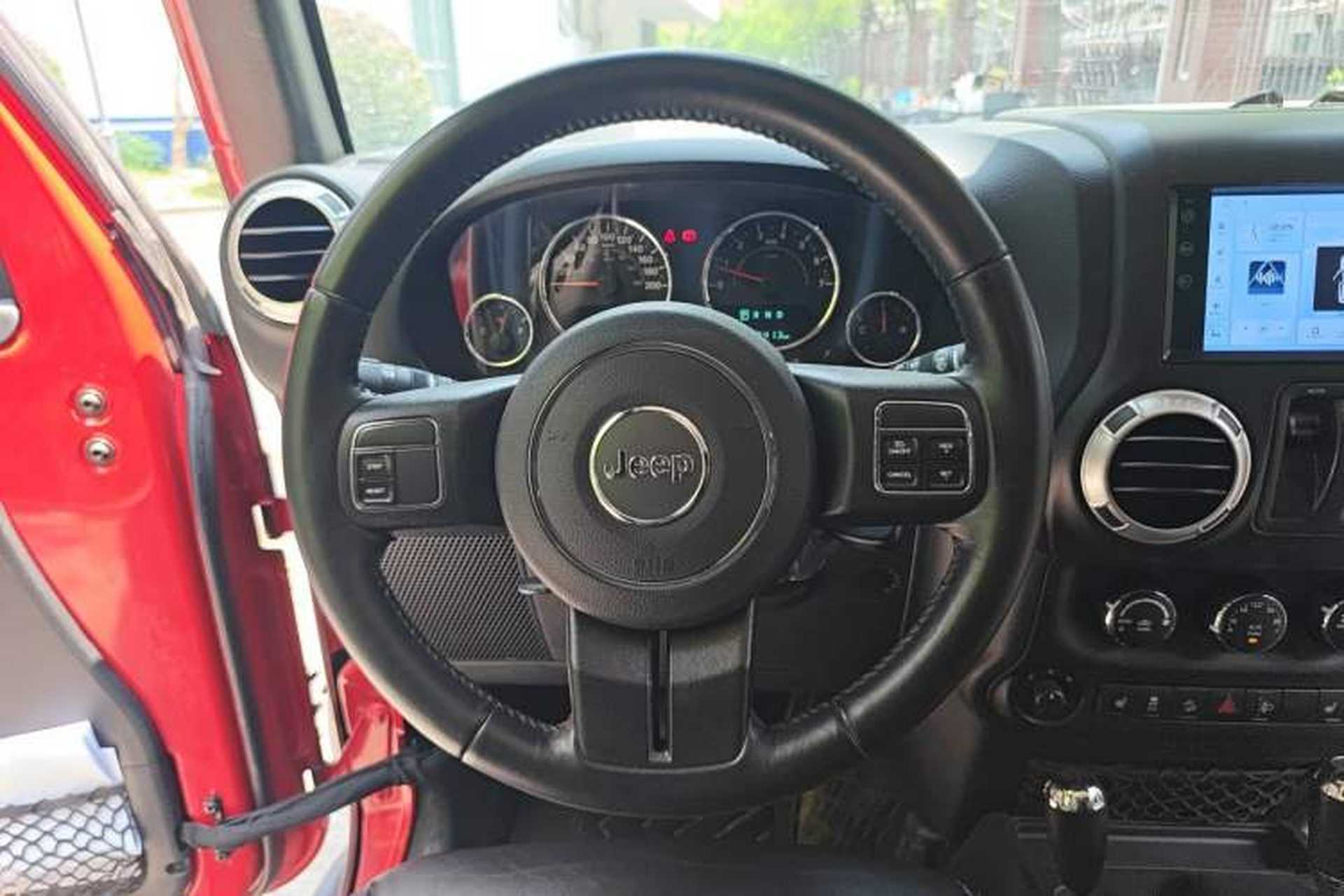 Used Jeep Wrangler 2017 3.6L Rubicon Two-Door Comfort Edition Steering Wheel