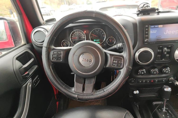 Used Jeep Wrangler 2017 3.6L Rubicon Four-Door Comfort Edition Steering Wheel