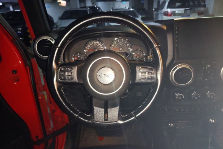 Used Jeep Wrangler 2017 3.0L Sahara Four-Door Comfort Edition Steering Wheel