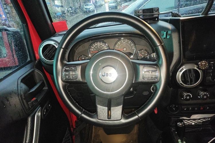 Used Jeep Wrangler 2017 3.0L Sahara Four-Door Comfort Edition Steering Wheel