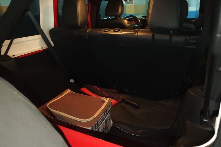 Used Jeep Wrangler 2017 3.6L Rubicon Four-Door Comfort Edition Trunk