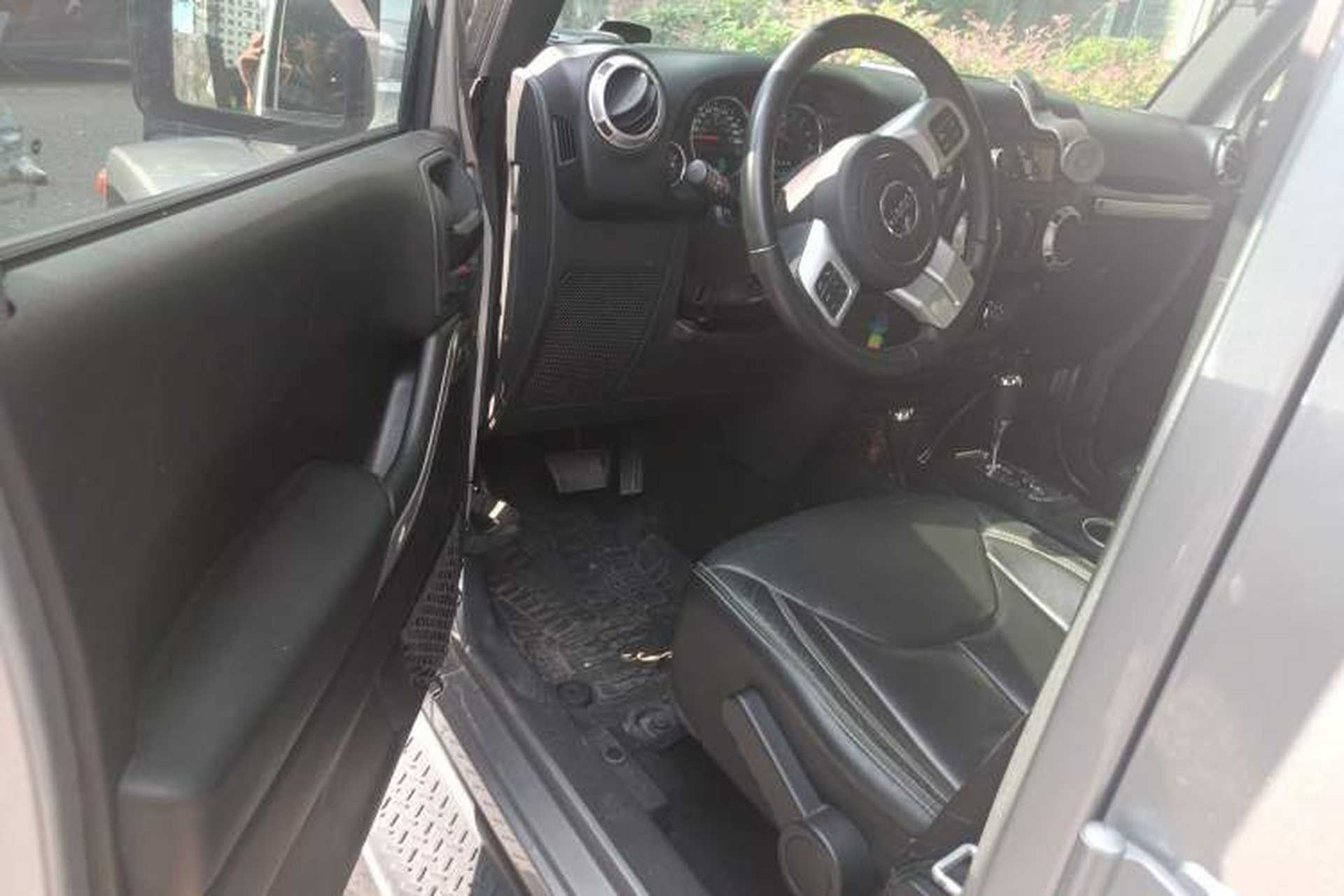 Used Jeep Wrangler 2017 3.0L Sahara Four-Door Comfort Edition Driver Seat
