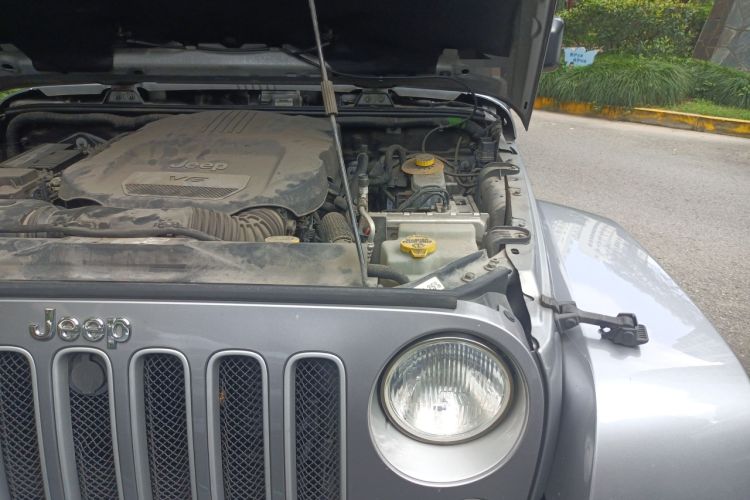 Used Jeep Wrangler 2017 3.0L Sahara Four-Door Comfort Edition Engine Bay Left
