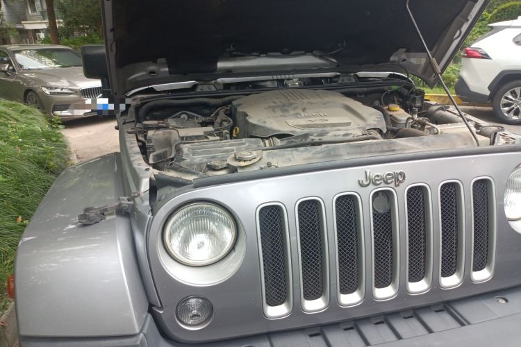 Used Jeep Wrangler 2017 3.0L Sahara Four-Door Comfort Edition Engine Bay Right