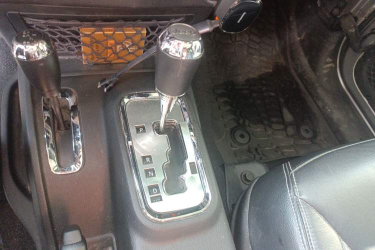 Used Jeep Wrangler 2017 3.0L Sahara Four-Door Comfort Edition Gear Lever