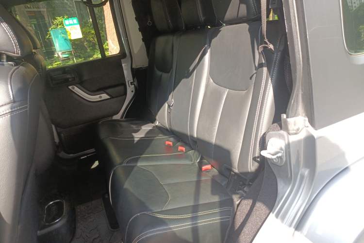Used Jeep Wrangler 2017 3.0L Sahara Four-Door Comfort Edition Left Rear Seat