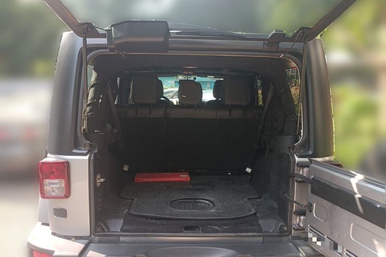 Used Jeep Wrangler 2017 3.0L Sahara Four-Door Comfort Edition Trunk