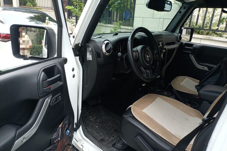 Used Jeep Wrangler 2017 3.0L Sahara Four-Door Comfort Edition Driver Seat