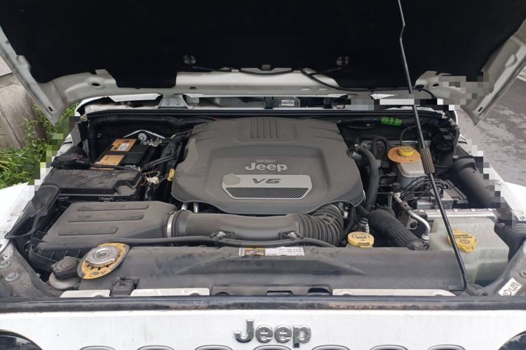 Used Jeep Wrangler 2017 3.0L Sahara Four-Door Comfort Edition Engine Bay