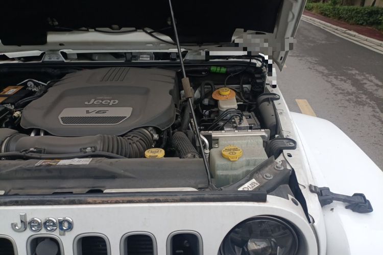 Used Jeep Wrangler 2017 3.0L Sahara Four-Door Comfort Edition Engine Bay Left