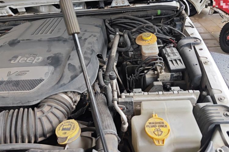 Used Jeep Wrangler 2017 3.6L Rubicon Four-Door Comfort Edition Engine Bay Left
