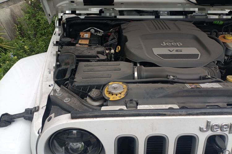 Used Jeep Wrangler 2017 3.0L Sahara Four-Door Comfort Edition Engine Bay Right
