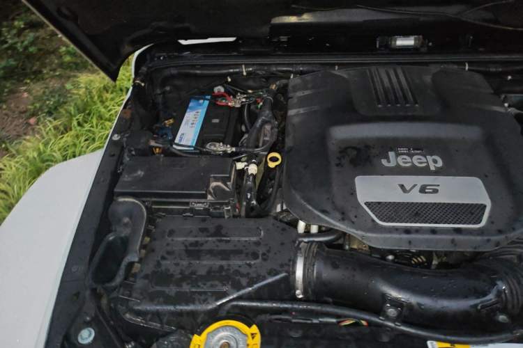 Used Jeep Wrangler 2017 3.0L Sahara Four-Door Comfort Edition Engine Bay Right