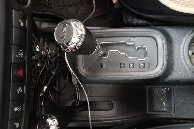 Used Jeep Wrangler 2017 3.0L Sahara Four-Door Comfort Edition Gear Lever