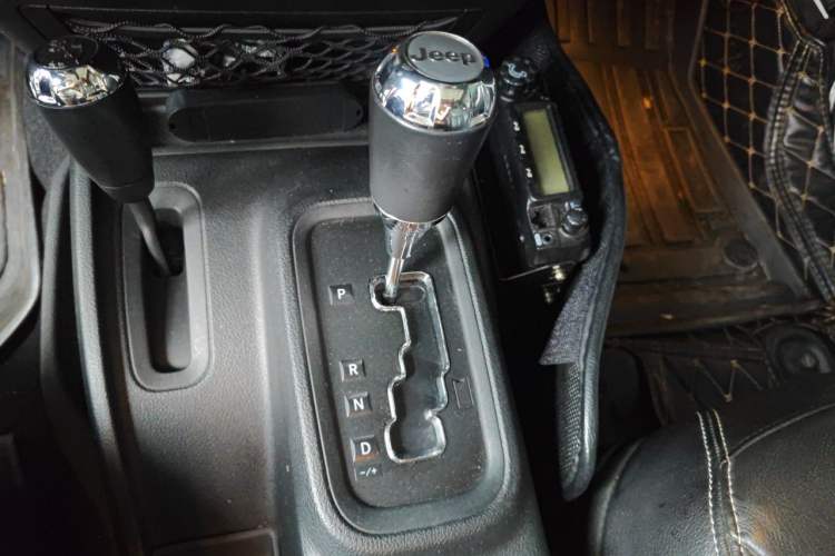 Used Jeep Wrangler 2017 3.6L Rubicon Four-Door Comfort Edition Gear Lever