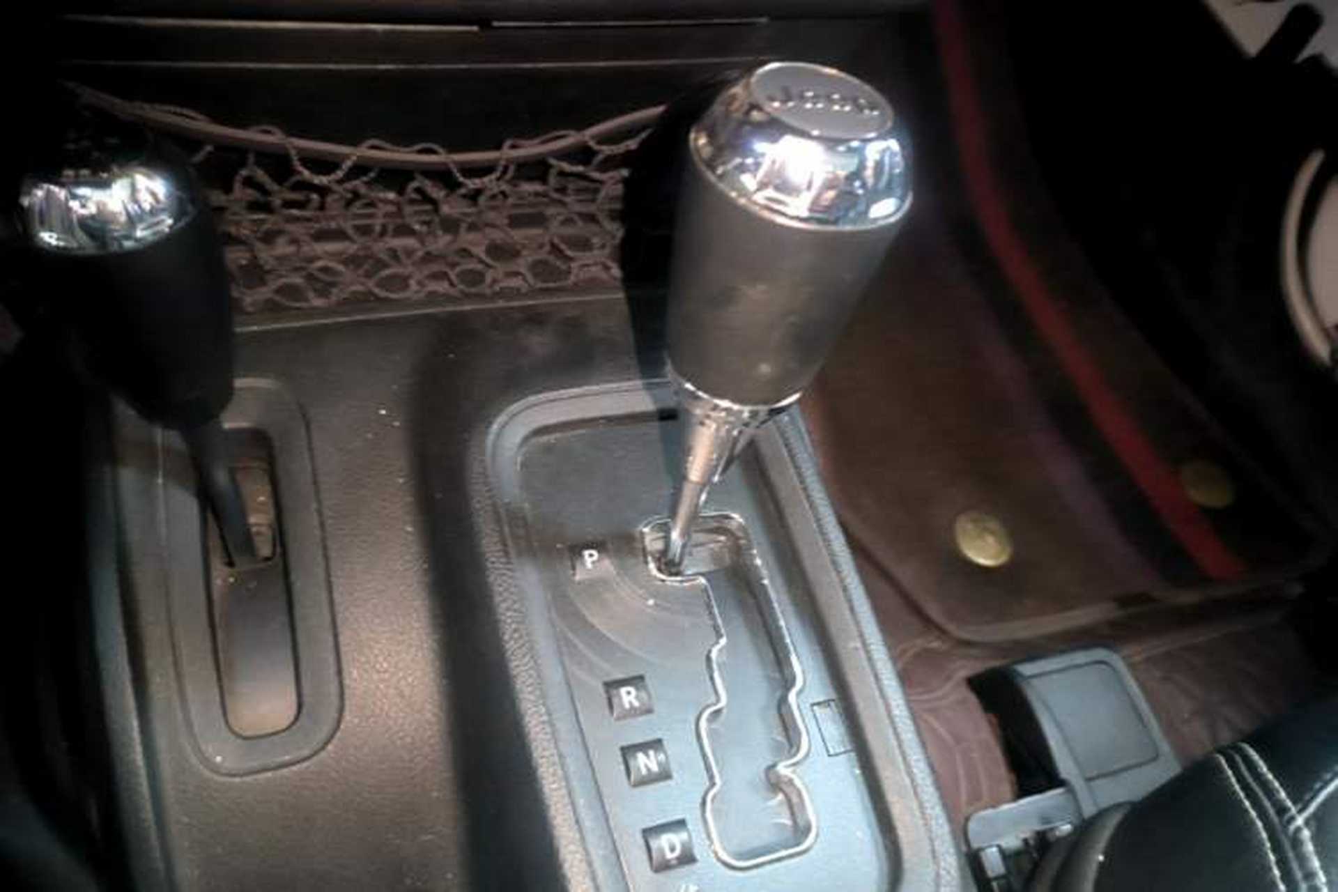 Used Jeep Wrangler 2017 3.6L Rubicon Two-Door Comfort Edition Gear Lever
