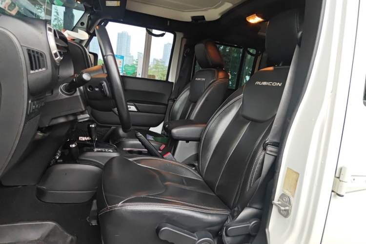 Used Jeep Wrangler 2017 3.6L Rubicon Four-Door Comfort Edition Left Front Seat