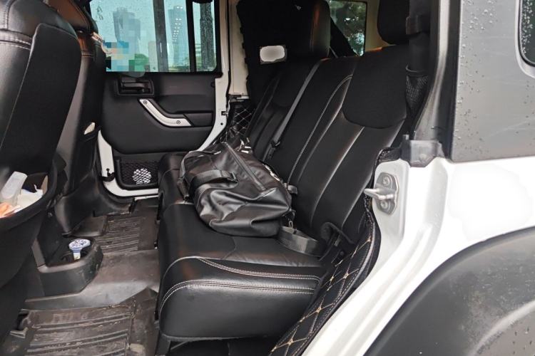 Used Jeep Wrangler 2017 3.6L Rubicon Four-Door Comfort Edition Left Rear Seat
