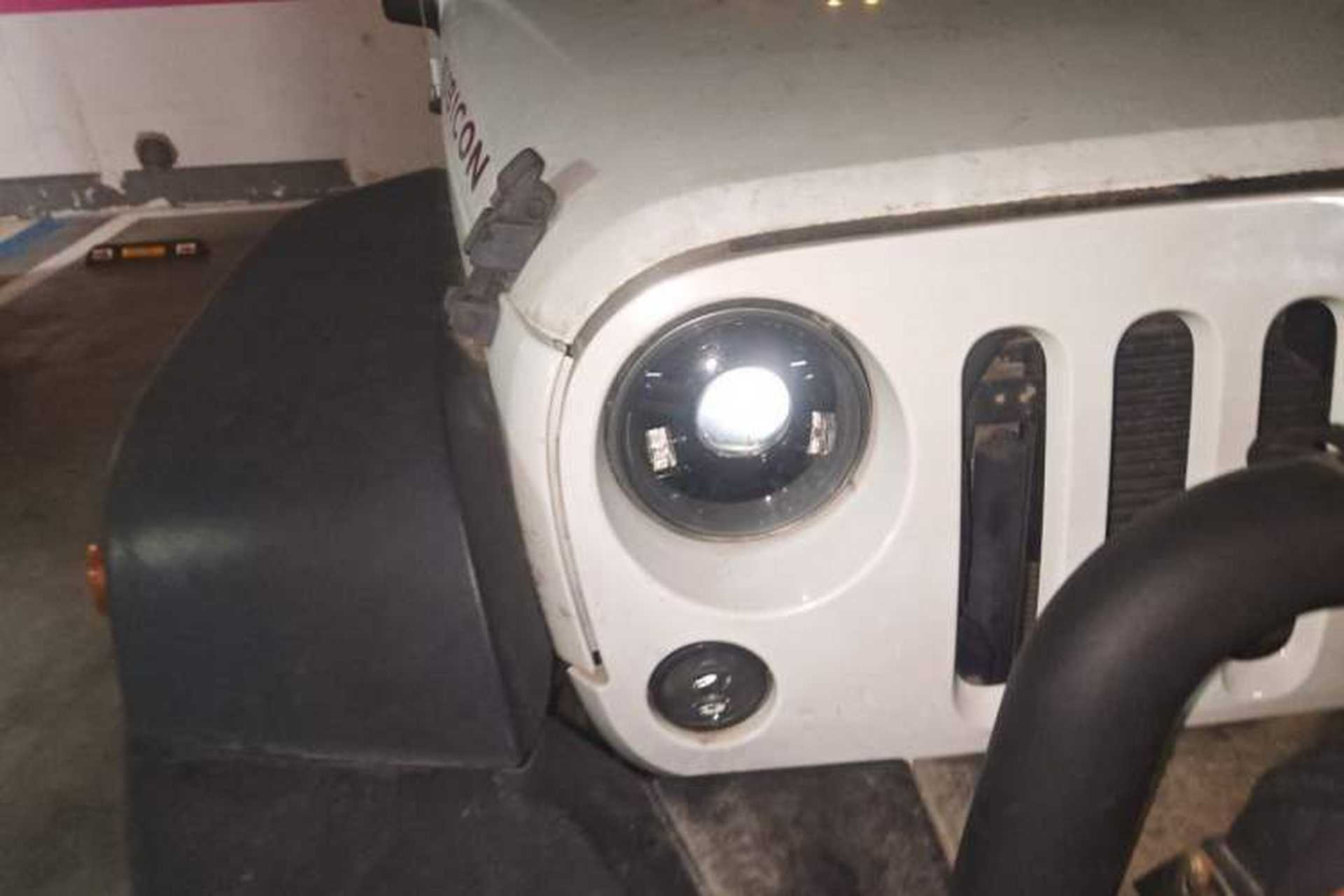 Used Jeep Wrangler 2017 3.6L Rubicon Four-Door Comfort Edition Right Front Headlight
