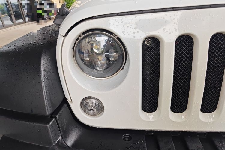 Used Jeep Wrangler 2017 3.6L Rubicon Four-Door Comfort Edition Right Front Headlight