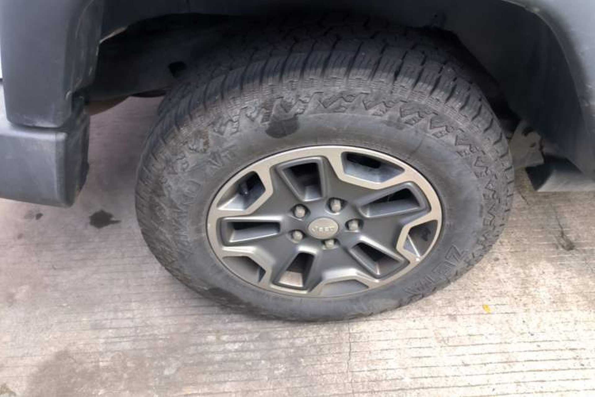 Used Jeep Wrangler 2017 3.6L Rubicon Two-Door Comfort Edition Right Rear Wheel Hub