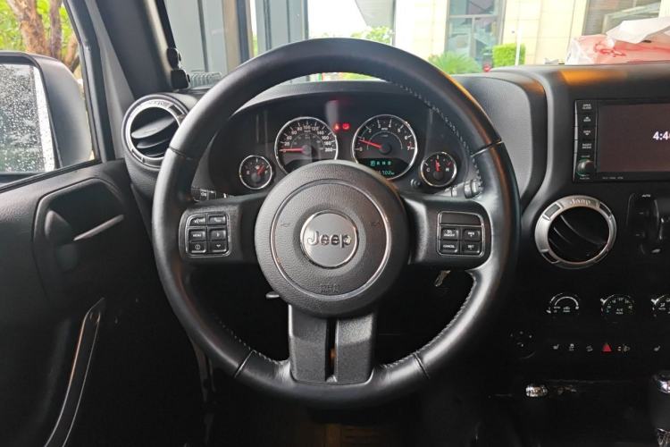 Used Jeep Wrangler 2017 3.6L Rubicon Four-Door Comfort Edition Steering Wheel