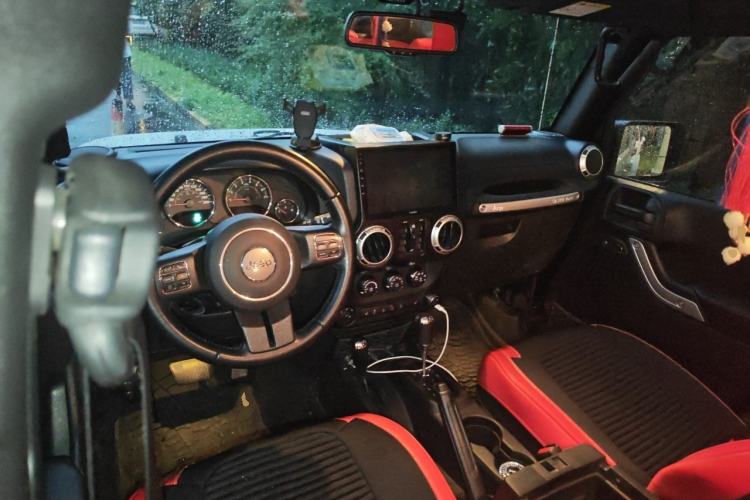 Used Jeep Wrangler 2017 3.0L Sahara Four-Door Comfort Edition Steering Wheel