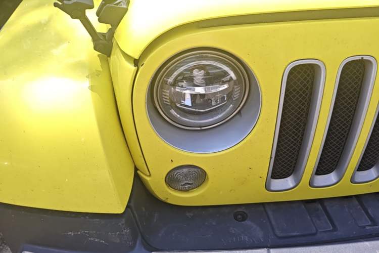 Used Jeep Wrangler  Right Front Headlight
