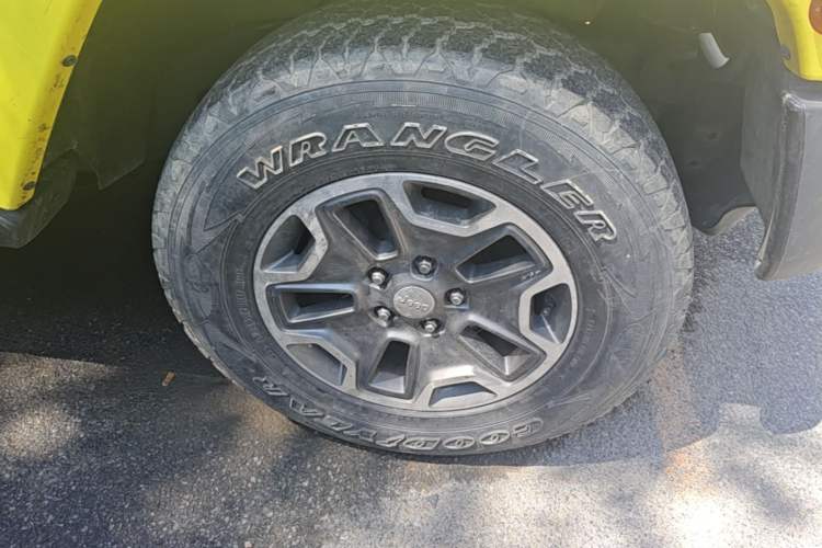 Used Jeep Wrangler  Right Front Wheel Hub