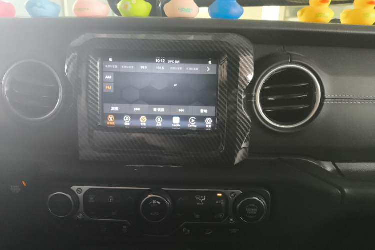 Used Jeep Wrangler 2018 2.0T Sahara Four-Door Edition Audio And AC Panel