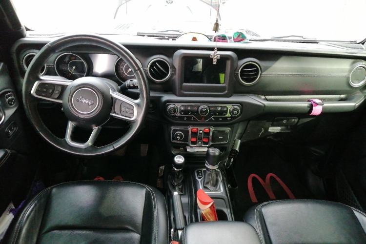 Used Jeep Wrangler 2018 2.0T Sahara Four-Door Edition Center Console