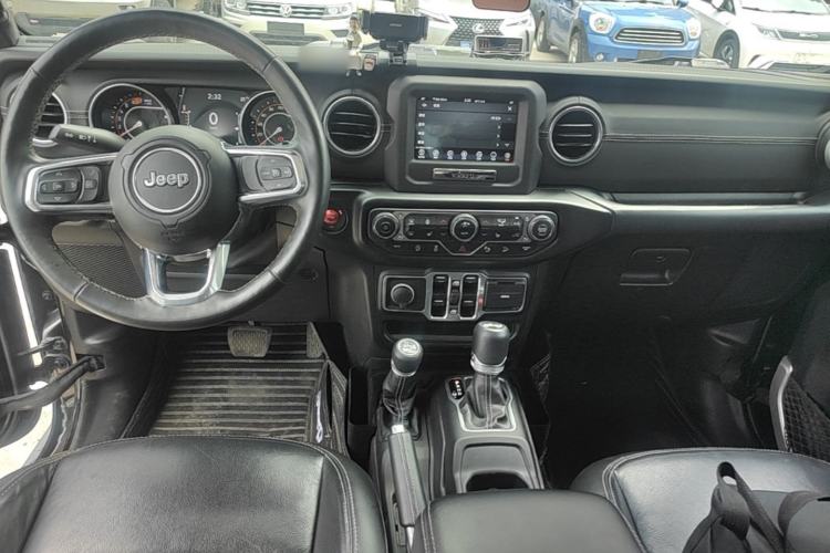 Used Jeep Wrangler 2018 2.0T Sahara Four-Door Edition Center Console
