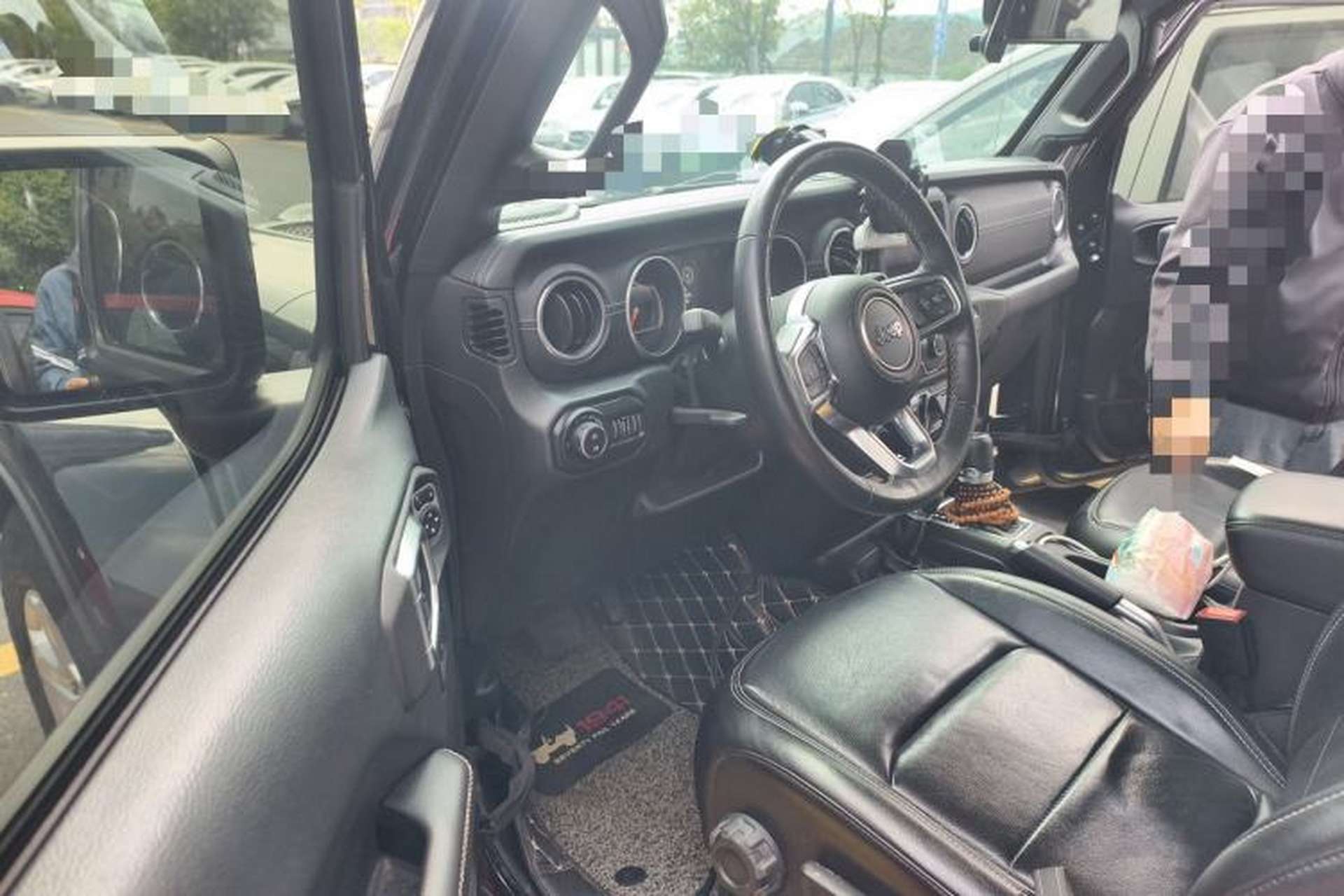 Used Jeep Wrangler 2018 2.0T Sahara Four-Door Edition Driver Seat