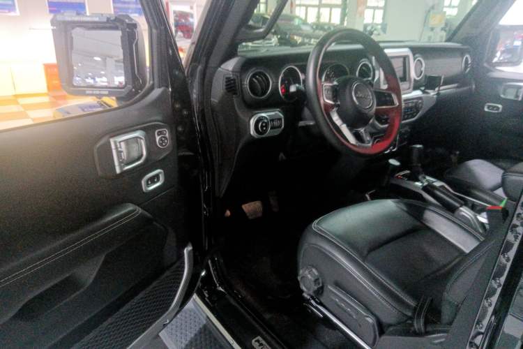 Used Jeep Wrangler 2018 2.0T Sahara Four-Door Edition Driver Seat