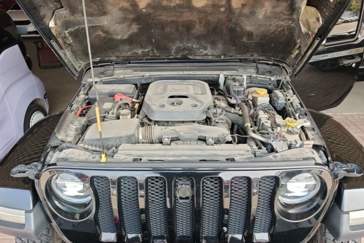 Used Jeep Wrangler 2018 2.0T Sahara Four-Door Edition Engine Bay
