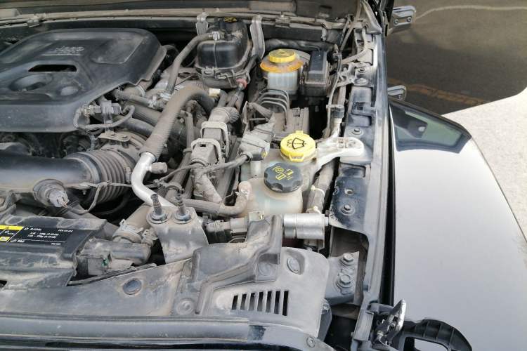 Used Jeep Wrangler 2018 2.0T Sahara Four-Door Edition Engine Bay Left