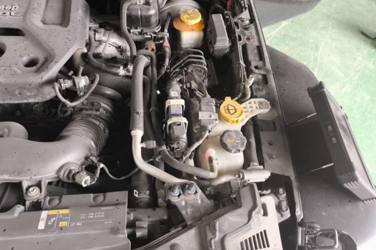 Used Jeep Wrangler 2018 2.0T Sahara Four-Door Edition Engine Bay Left