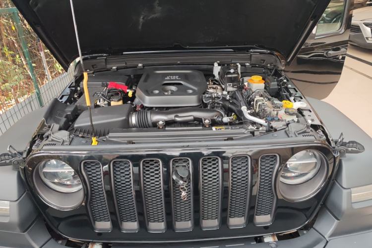 Used Jeep Wrangler 2018 2.0T Rubicon Four-Door Edition Engine Bay