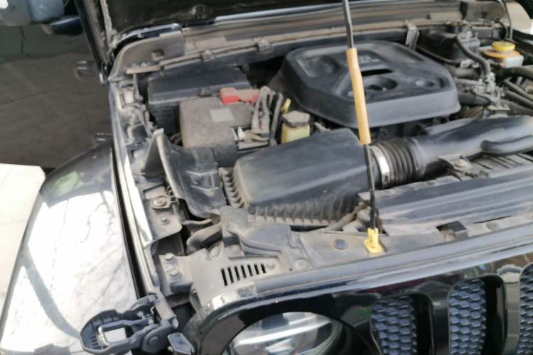 Used Jeep Wrangler 2018 2.0T Sahara Four-Door Edition Engine Bay Right