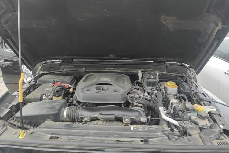 Used Jeep Wrangler 2018 2.0T Sahara Four-Door Edition Engine Bay