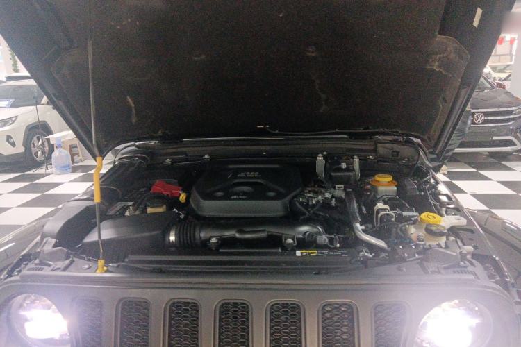 Used Jeep Wrangler 2018 2.0T Sahara Four-Door Edition Engine Bay