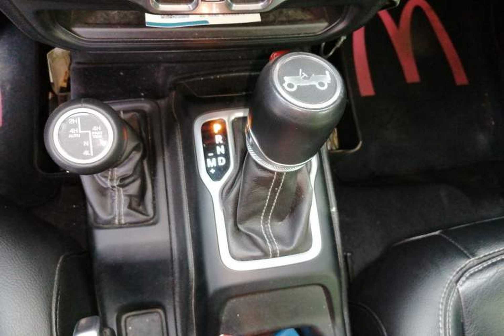 Used Jeep Wrangler 2018 2.0T Sahara Four-Door Edition Gear Lever