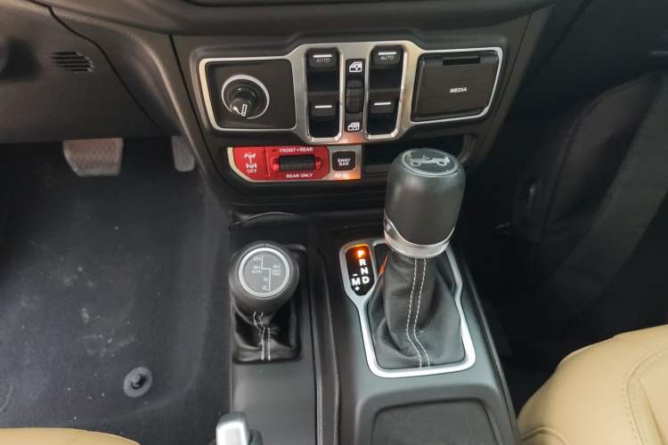 Used Jeep Wrangler 2018 2.0T Rubicon Four-Door Edition Gear Lever