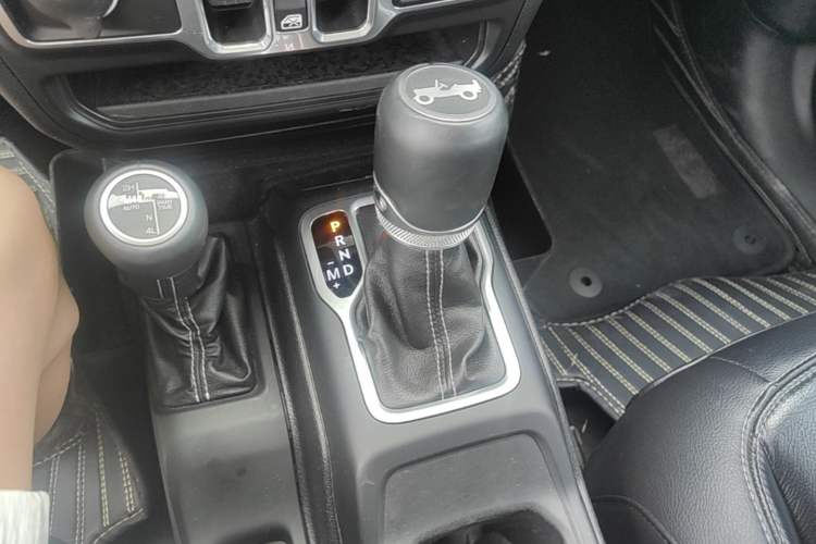 Used Jeep Wrangler 2018 2.0T Sahara Four-Door Edition Gear Lever