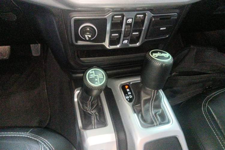 Used Jeep Wrangler 2018 2.0T Sahara Four-Door Edition Gear Lever