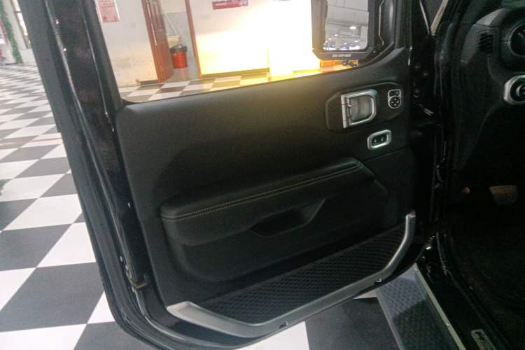 Used Jeep Wrangler 2018 2.0T Sahara Four-Door Edition Left Front Door Interior