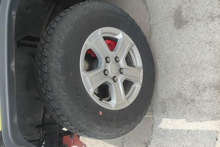 Used Jeep Wrangler 2018 2.0T Sahara Four-Door Edition Left Front Wheel Hub