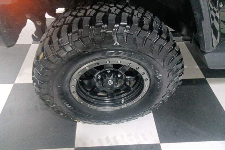Used Jeep Wrangler 2018 2.0T Sahara Four-Door Edition Left Front Wheel Hub