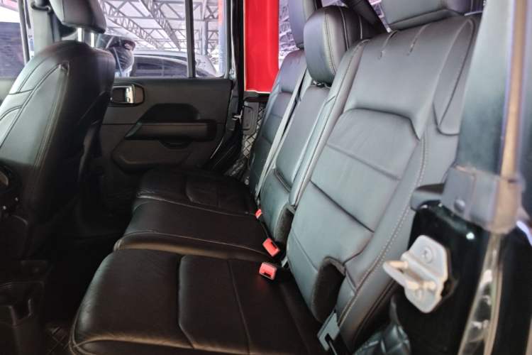 Used Jeep Wrangler 2018 2.0T Sahara Four-Door Edition Left Rear Seat