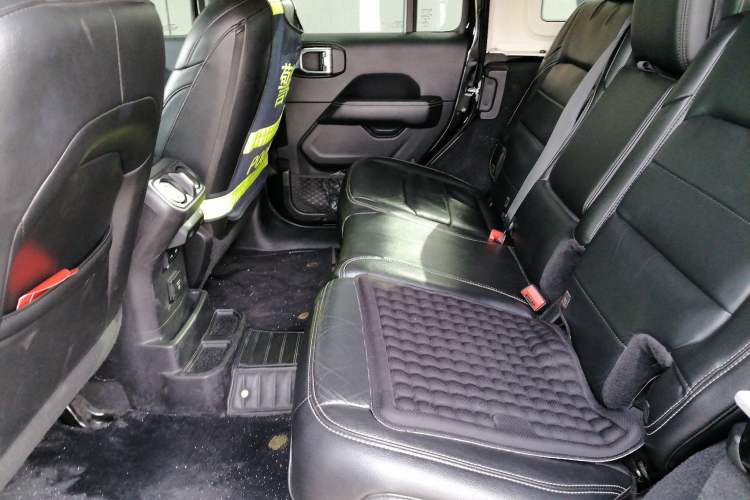 Used Jeep Wrangler 2018 2.0T Sahara Four-Door Edition Left Rear Seat